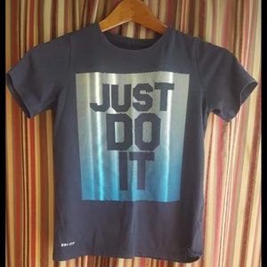 Nike Tee boy youth small